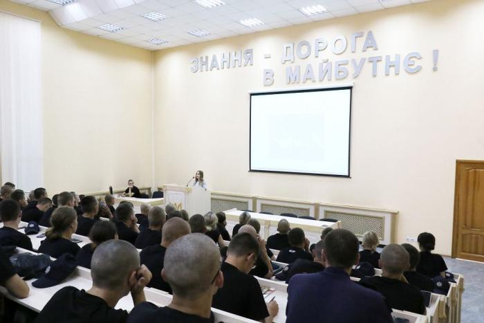 Для першокурсників проведено лекції з нагоди державних свят
