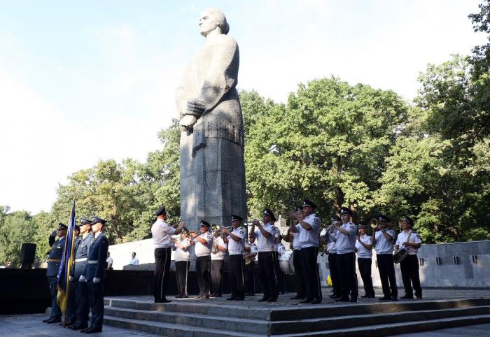 Покладання квітів на Меморіалі Слави з нагоди визволення Харкова від нацистських загарбників