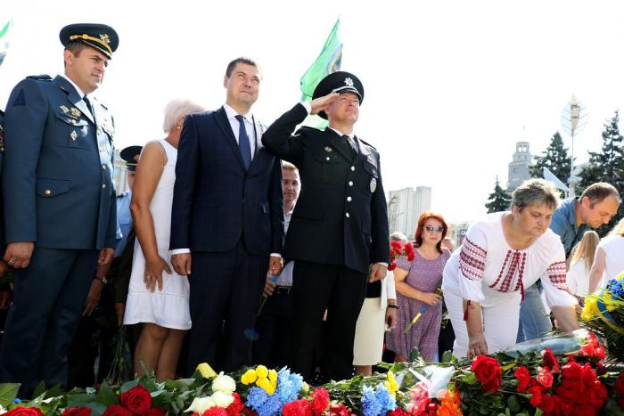 Урочисте покладання квітів до пам’ятника Незалежності України