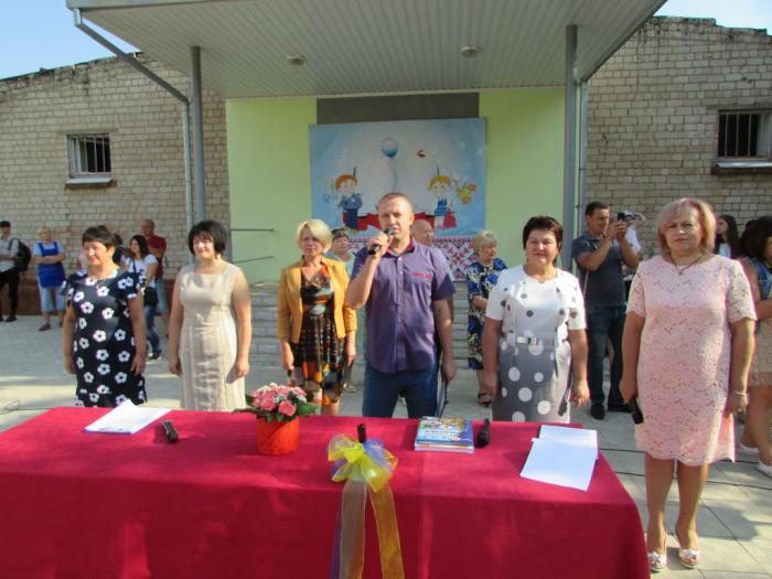 Представники університету привітали учнів підшефної школи з Днем знань