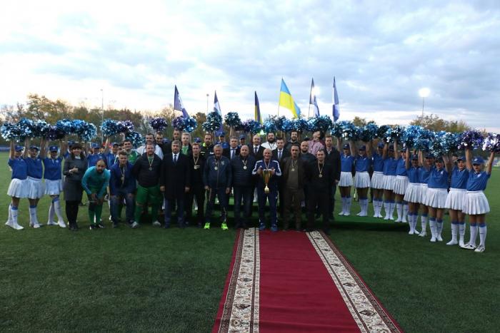 Бажання допомогти об’єднало журналістів та зірок українського футболу