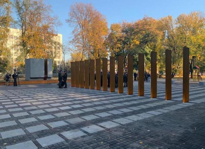 Ректор університету Дмитро Швець взяв участь у відкритті монумента захисникам України