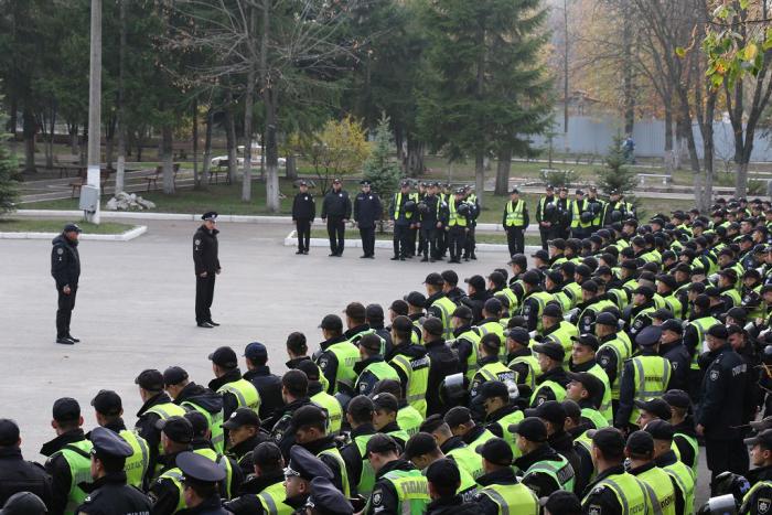 Представники ХНУВС забезпечують публічну безпеку та порядок під час проведення футбольного матчу між командами «Шахтар» та «Динамо Загреб»