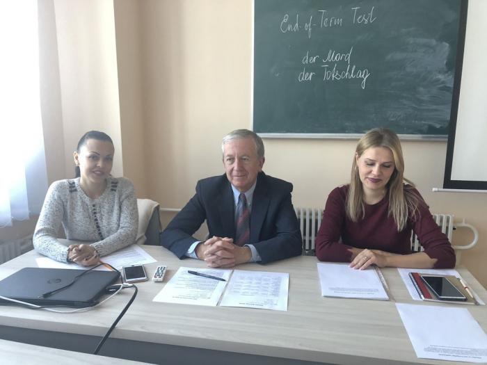 Проведено перший тур дебатів англійською мовою