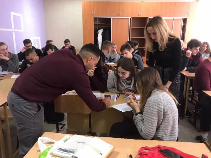 Представники кафедри фундаментальних та юридичних дисциплін провели профорієнтаційну лекцію для школярів