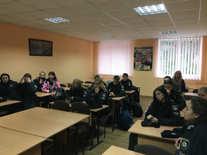 З курсантами факультету № 2 проведено комунікативну дискусію 