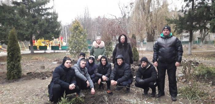 Курсанти університету допомогли в озелененні територій дитячим закладам