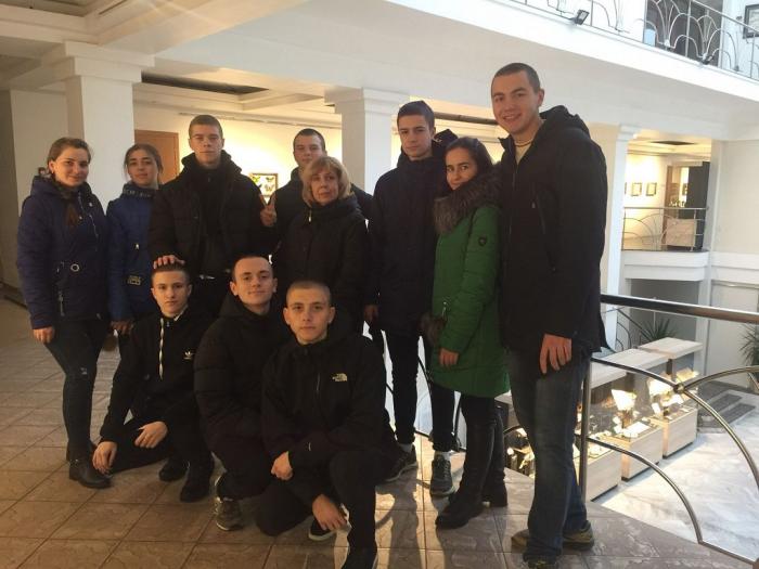 Курсанти відвідали виставку «Літопис планети»