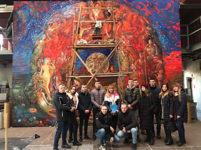 Екскурсія «За лаштунками театру»