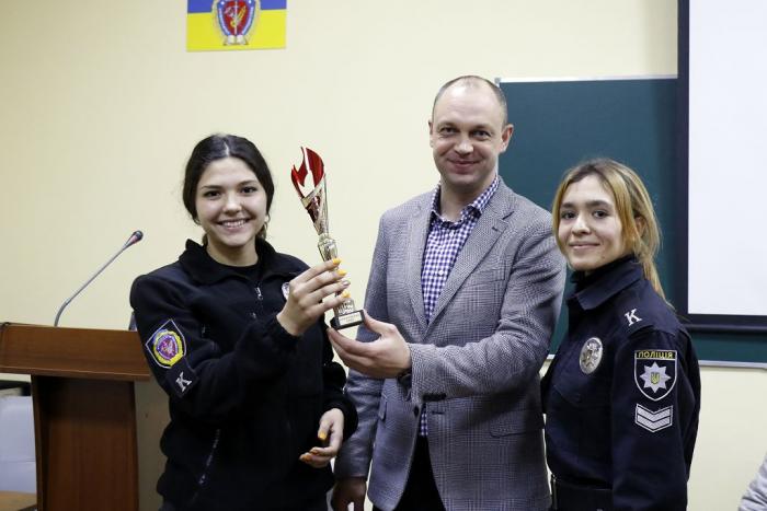 Курсанти-переможці дебатного турніру на «Кубок ректора» отримали нагороди