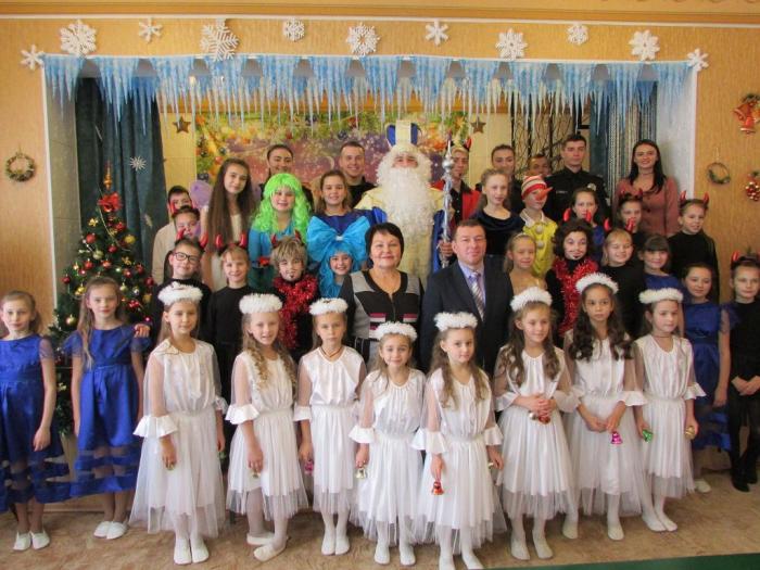 Представники університету привітали школярів підшефної школи з Днем Святого Миколая