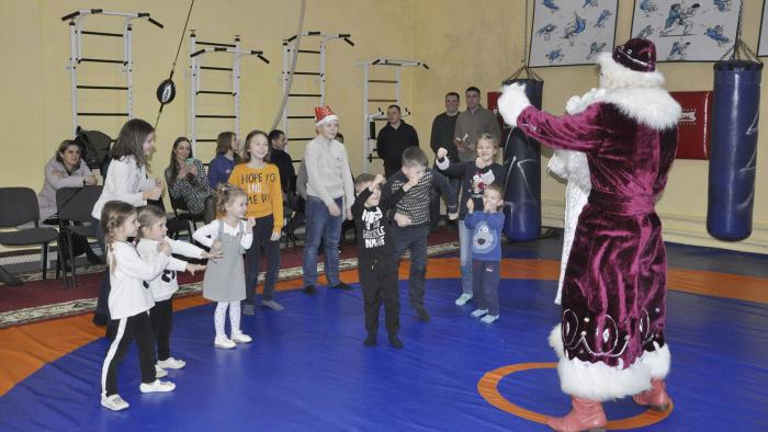 Дід Мороз і Снігуронька привітали зі святами дітей працівників університету