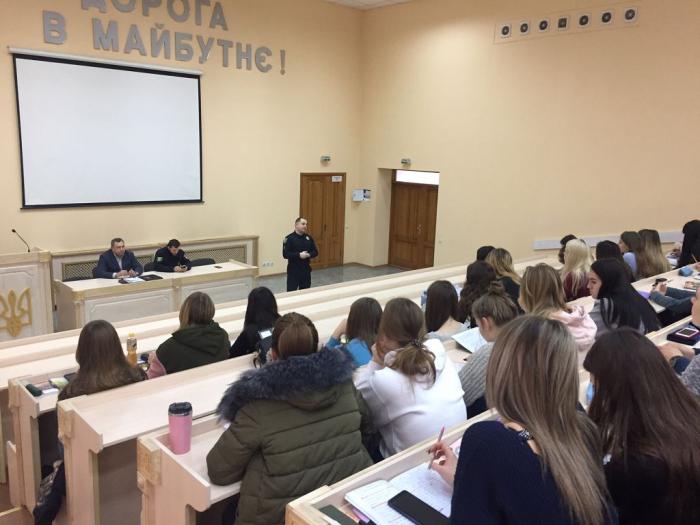 Бінарне заняття для студентів за участі працівників Патрульної поліції