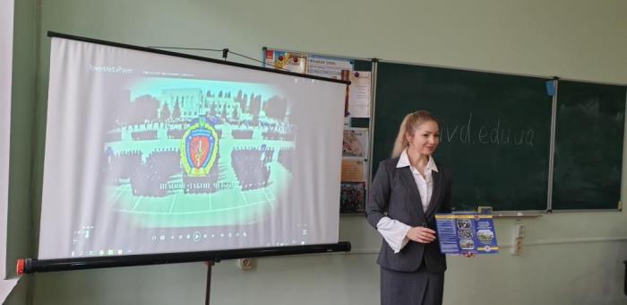 Учнів Харківської ЗОШ № 2 познайомили з університетом