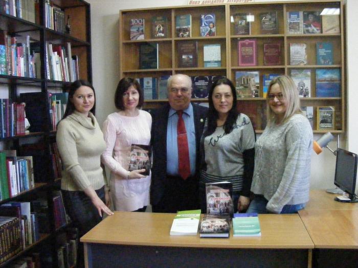 До Міжнародного дня дарування книг університетська бібліотека отримала дарунок