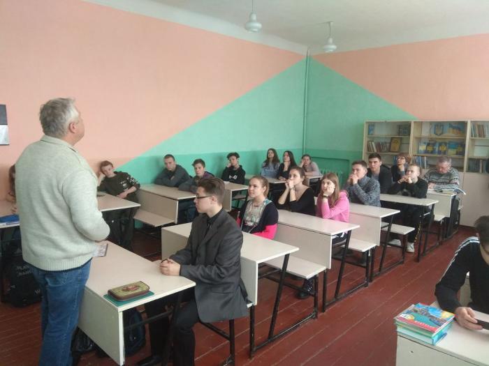 Представники науково-дослідної лабораторії з проблем розвитку інформаційних технологій ХНУВС відвідали харківські школи