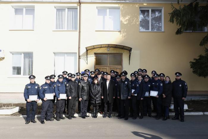 Поліцейські офіцери громади отримали сертифікати про завершення навчання та стажування