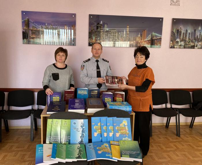 Фонди загальної бібліотеки ХНУВС поповнилися виданнями