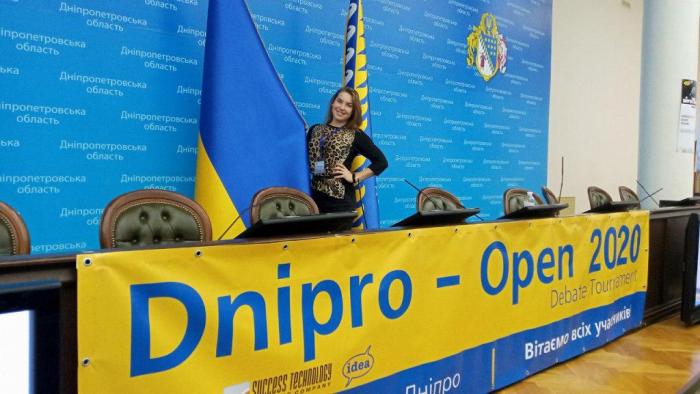 Голова дебатного клубу ХНУВС Єлизавета Бєляєва стала суддею на міжнародному дебатному турнірі «Dnipro Open-2020»
