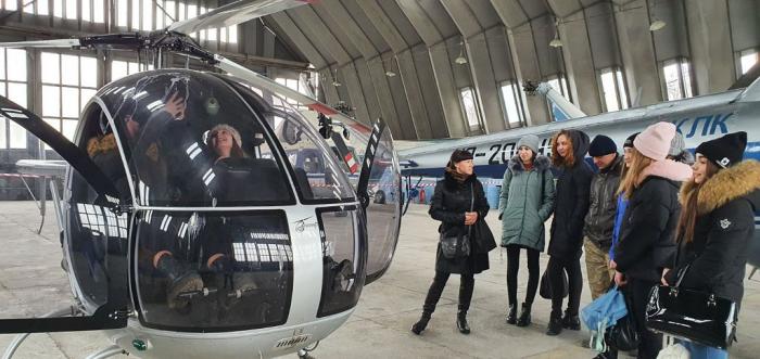 Для учнів випускних класів провели екскурсію на аеродромі Велика Кохнівка Кременчуцького льотного коледжу