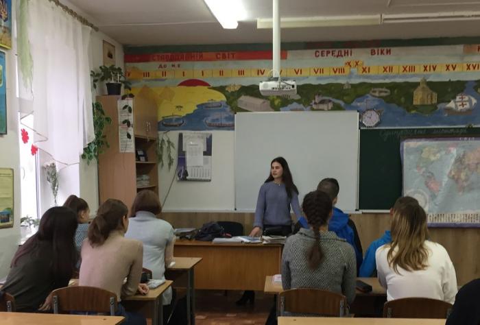 Школярам про права людини розповіла студентка факультету № 6