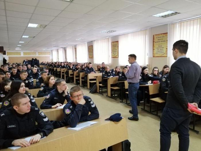 Для курсантів провели заняття на тему «Україна–НАТО»