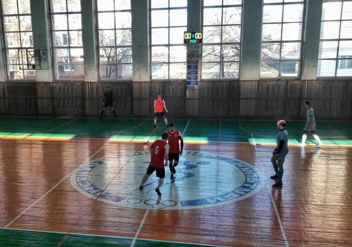 Команда Сумської філії лідирує у Чемпіонаті м. Суми з футзалу