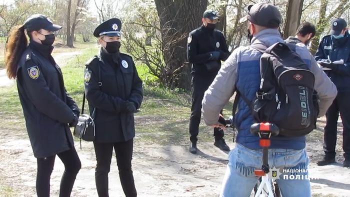 Курсанти та працівники ХНУВС в умовах карантину патрулюють вулицями Харкова