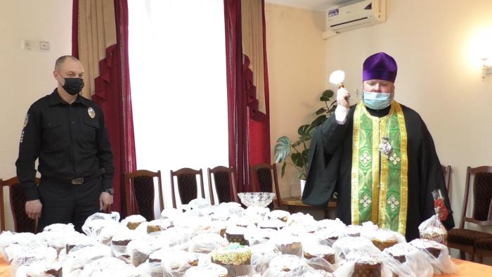 Волонтери ХНУВС вітають з Великодніми святами