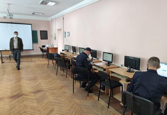 Поліцейський офіцер громади