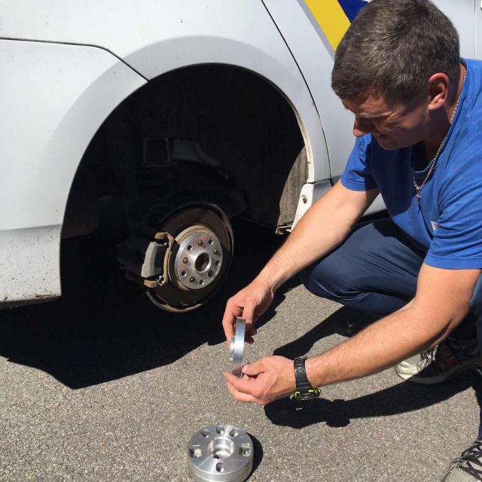 Фахівці кафедри тактичної та спеціальної фізичної підготовки спроектували пристрій для удосконалення навичок практичного водіння