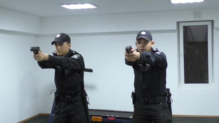 Курсанти університету вчаться влучній стрільбі (відео)