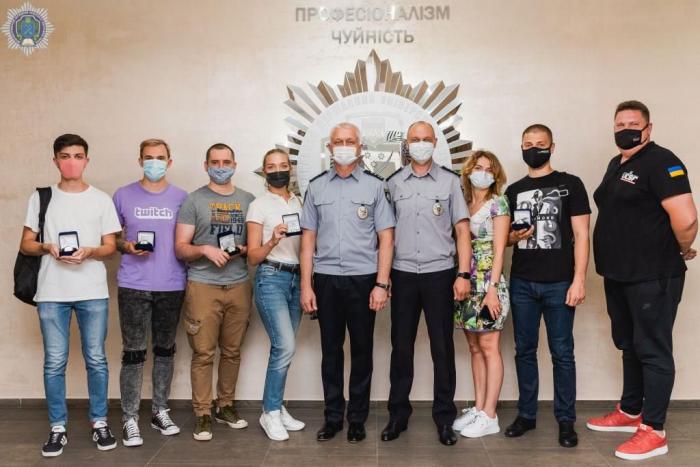 Rector of Kharkiv National University of Internal Affairs Dmytro Shvets took part in the award ceremony of the cybersport online tournament organizers