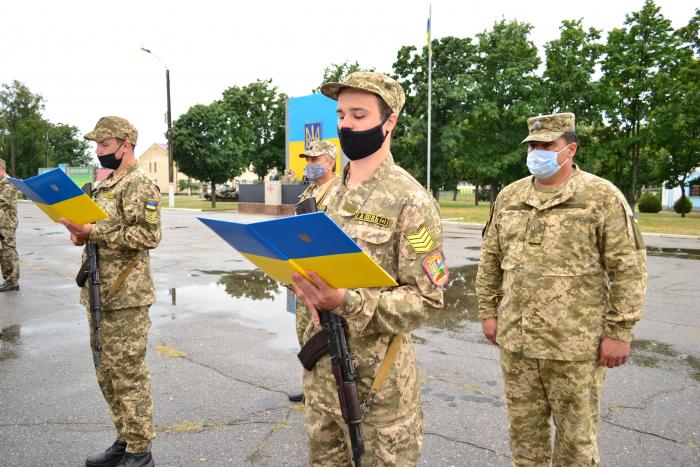 Військову Присягу склали випускники кафедри військової підготовки ХНУВС