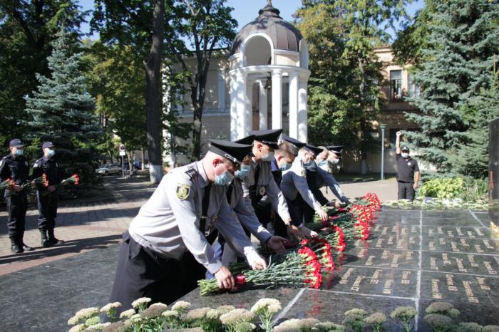 Вшанування пам’яті працівників органів системи МВС України, які загинули при виконанні службових обов’язків, та захисників України