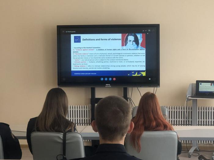 Курсанти університету вивчають кращі практики у підході до справ щодо домашнього насилля