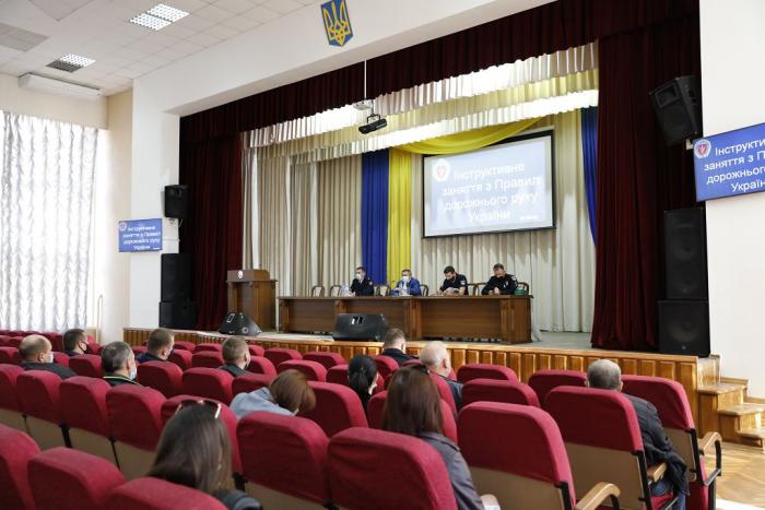 Для працівників університету проведено інструктивне заняття з транспортної дисципліни