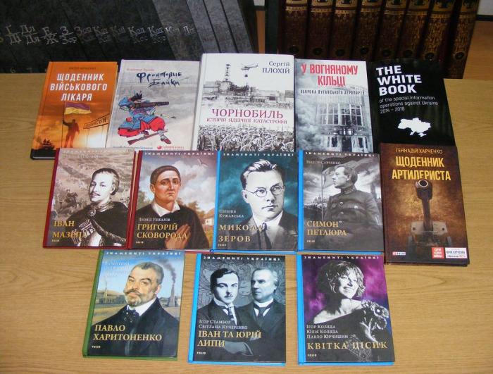 Дарунок проректора університету бібліотеці