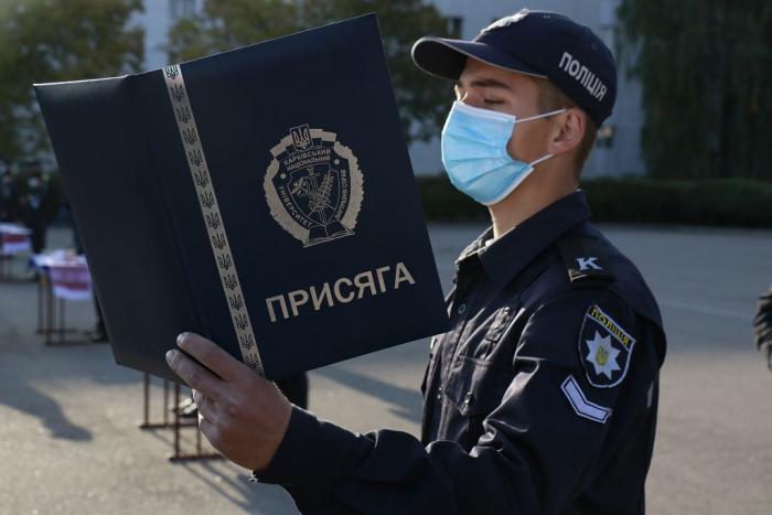 Першокурсники університету склали Присягу та отримали поліцейські жетони