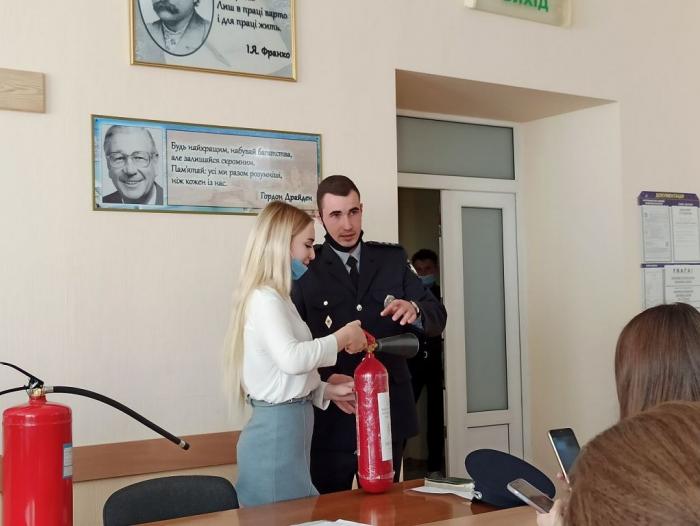 Проведено інструктивне заняття з постійним та перемінним складом факультету № 6 щодо дотримання пожежної безпеки 