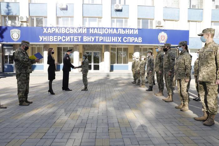 Випускники  кафедри військової підготовки ХНУВС отримали офіцерські погони