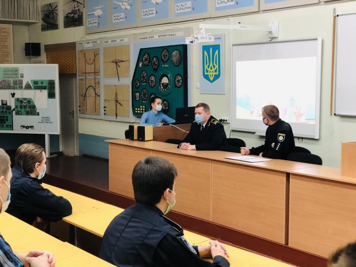 У льотному коледжі до Міжнародного дня прав людини провели виховну годину з представником поліції