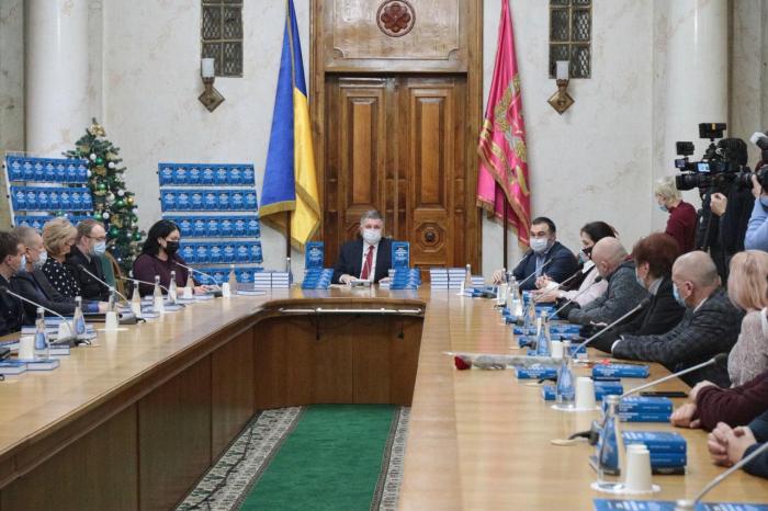 Арсен Аваков презентував книгу «2014. Миттєвості харківської весни» у Харкові