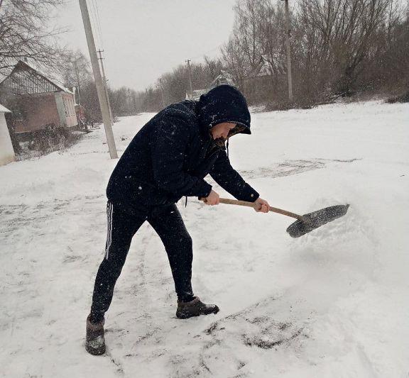 Курсанти Сумської філії ХНУВС допомагають населенню долати наслідки негоди