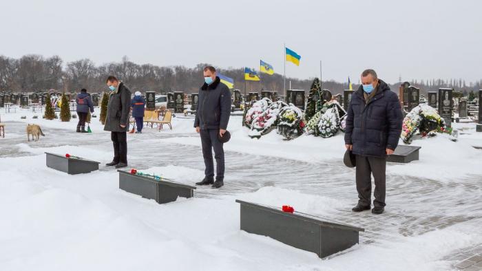 Представники Кременчуцького льотного коледжу вшанували пам'ять загиблих захисників Донецького аеропорту