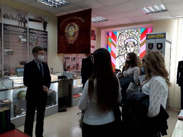 Студенти ознайомилися з історією створення та становлення ХНУВС