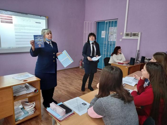 Представники Кременчуцького льотного коледжу провели профорієнтаційну зустріч зі школярами