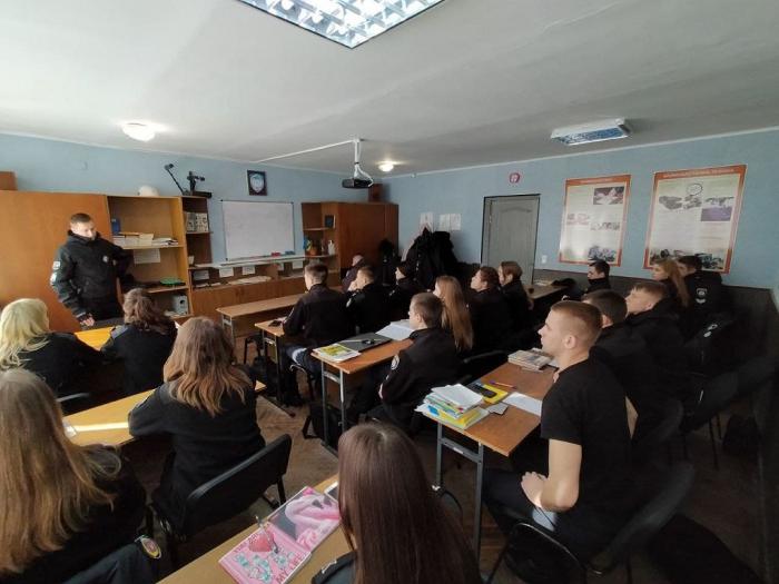 Бінарне заняття для курсантів за участі поліцейського взводу роти тактико-оперативного реагування