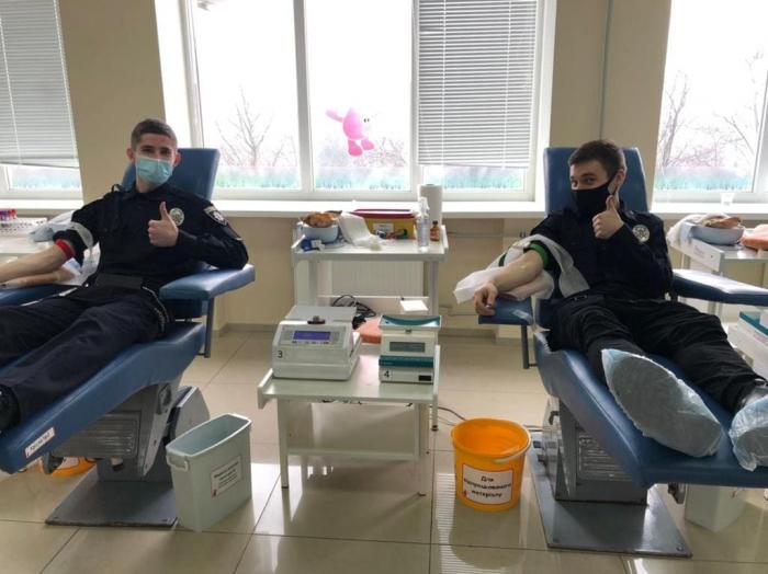 Слухачі університету надали донорську допомогу