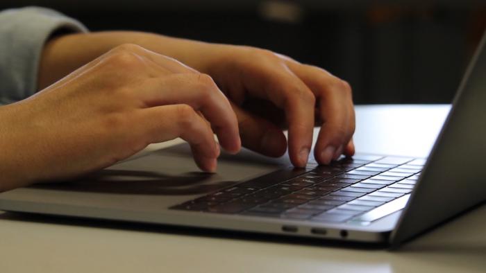 Formation of children’s safe behavior in social networks (video)